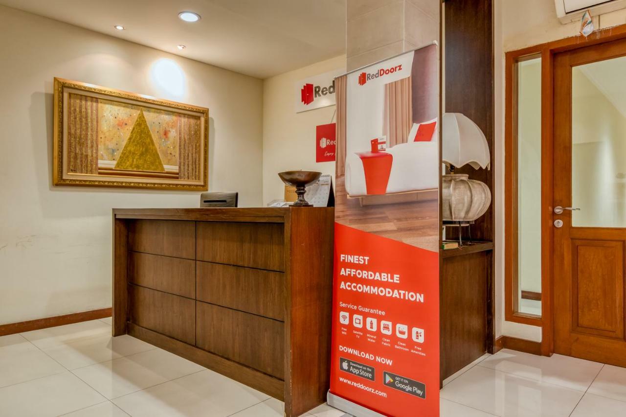 Reddoorz Plus Near Dharmawangsa Square Jakarta Exterior photo